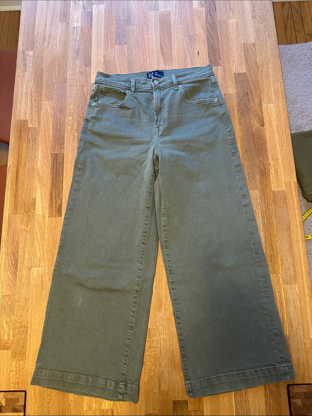 GAP high-rise wide leg crop jeans in olive, size 8